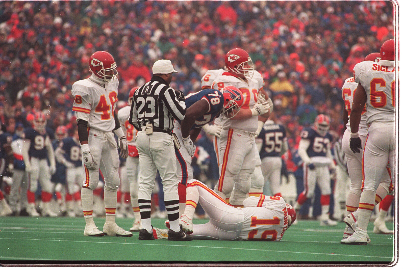 Bruce Smith sacks Joe Montana